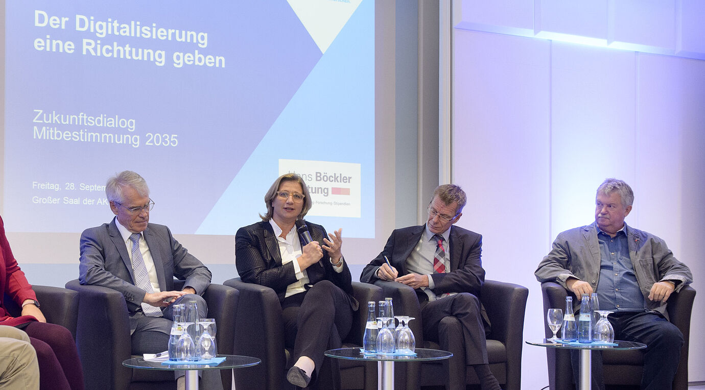 Podiumsdiskussion beim Zukunftsdialog  - © AK/ HBS (Foto: Iris Maurer)