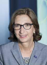Margret Suckale, Mitglied des Vorstands der BASF SE, Präsidentin des Bundesarbeitgeberverbandes Chemie - © BASF SE